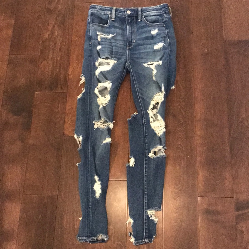 Never worn American eagle ripped jeans